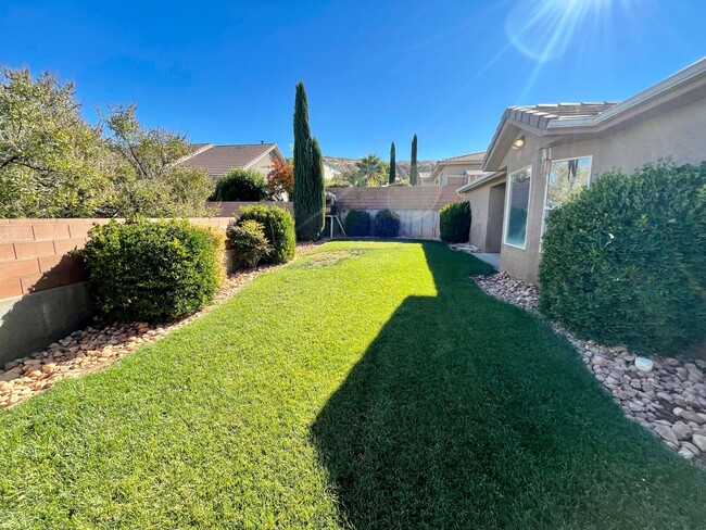 Building Photo - Well Maintained Home in Desert Hills