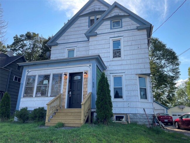 Primary Photo - 639 Chenango St