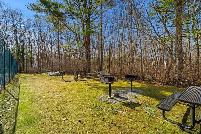 Building Photo - 5 Thoreau Ct