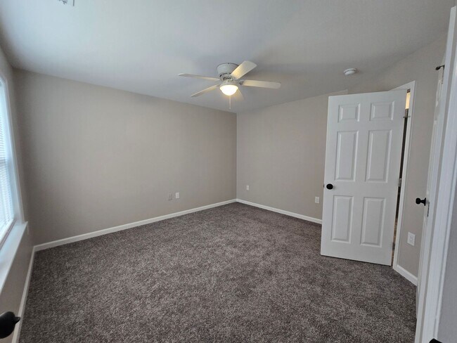 Building Photo - 1216 Superior Pointe Pl