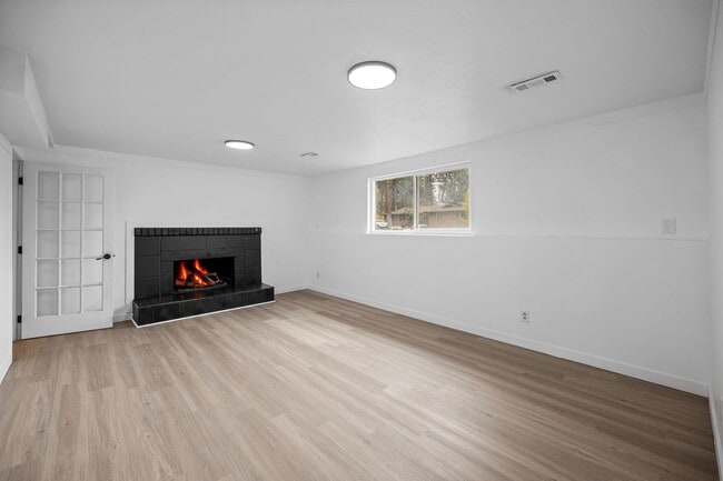 Building Photo - Move-In Special - Beautiful South Valley Home! Available Now!