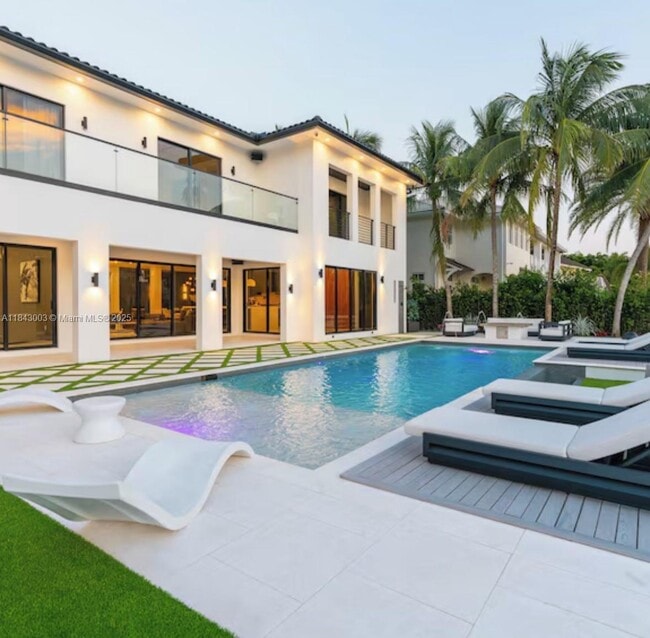 Building Photo - 131 Royal Palm Dr