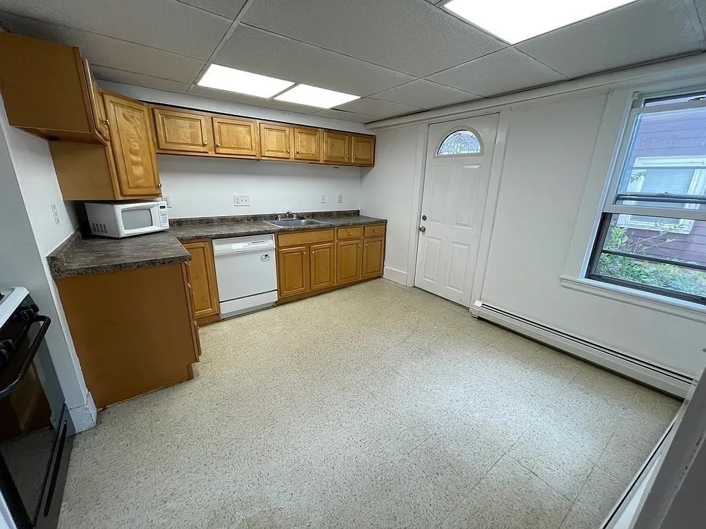 Building Photo - 90 Pierce St