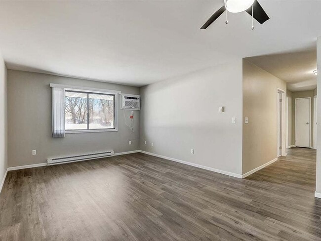 Building Photo - Roberts Manor Apartments