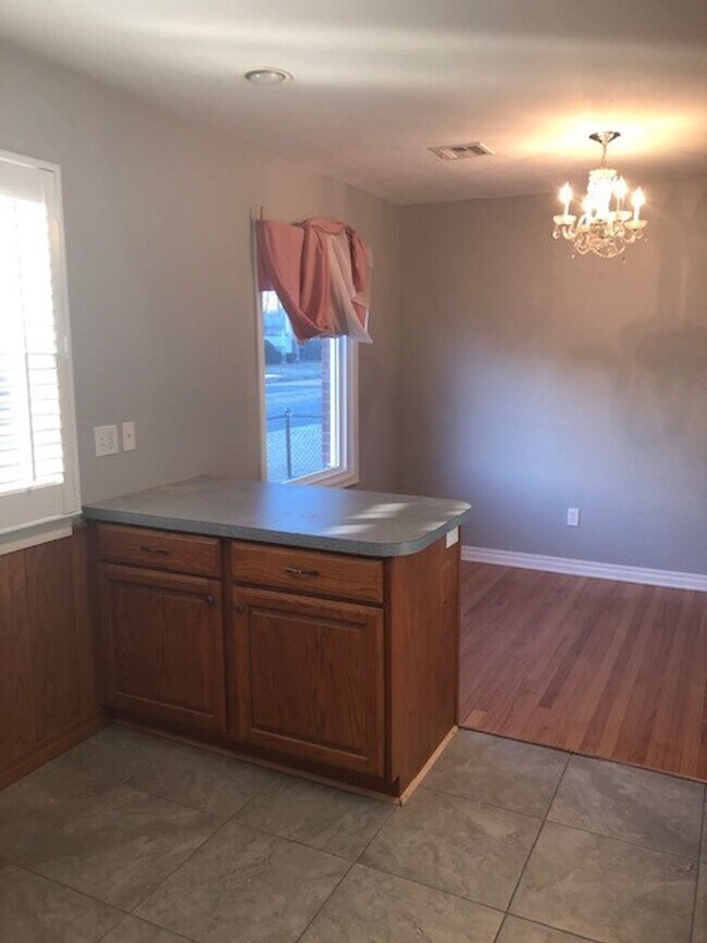 Building Photo - Adorable 3 Bed | 1 Bath + Bonus Room in Mayfair Heights - ALL Appliances Included