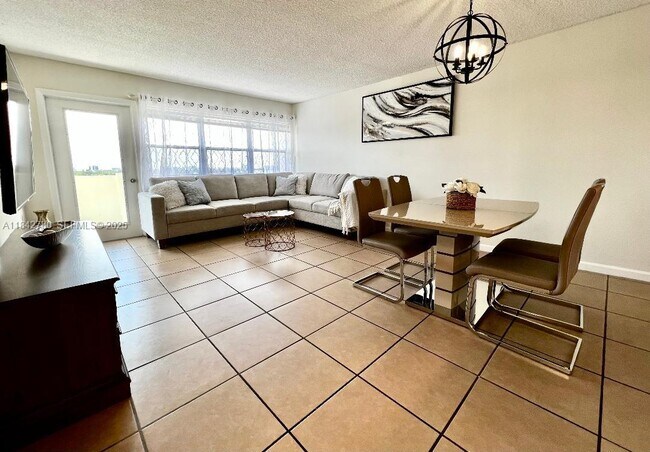 Building Photo - 401 Golden Isles Dr