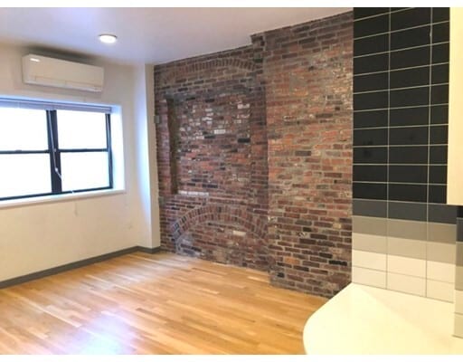 Building Photo - 142 Bowdoin St