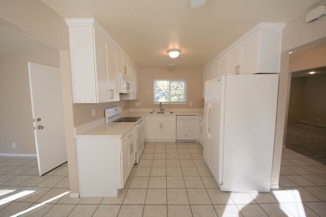 Building Photo - Pittsburg 3 bed/2 bath single family house for rent