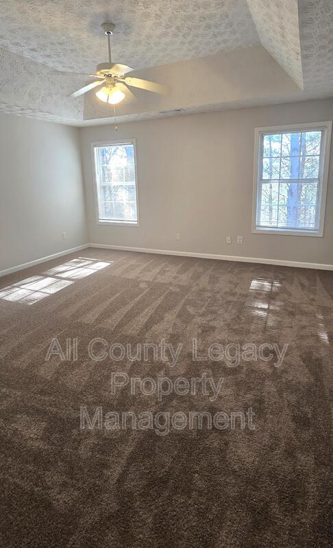 Building Photo - 605 Castlebrooke Dr SE