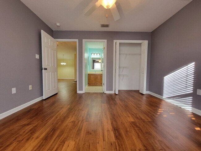 Building Photo - Lovely 3 bedroom town home off Apalachee Pkwy for rent August 7, 2026 $1800