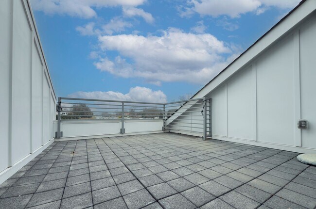 Building Photo - 2737 Shenandoah Ave