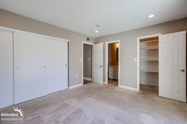 Building Photo - Updated 4Bdm 3Ba Home with Spectacular Vie...