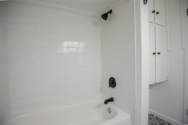 Building Photo - 6440 Greylynne St