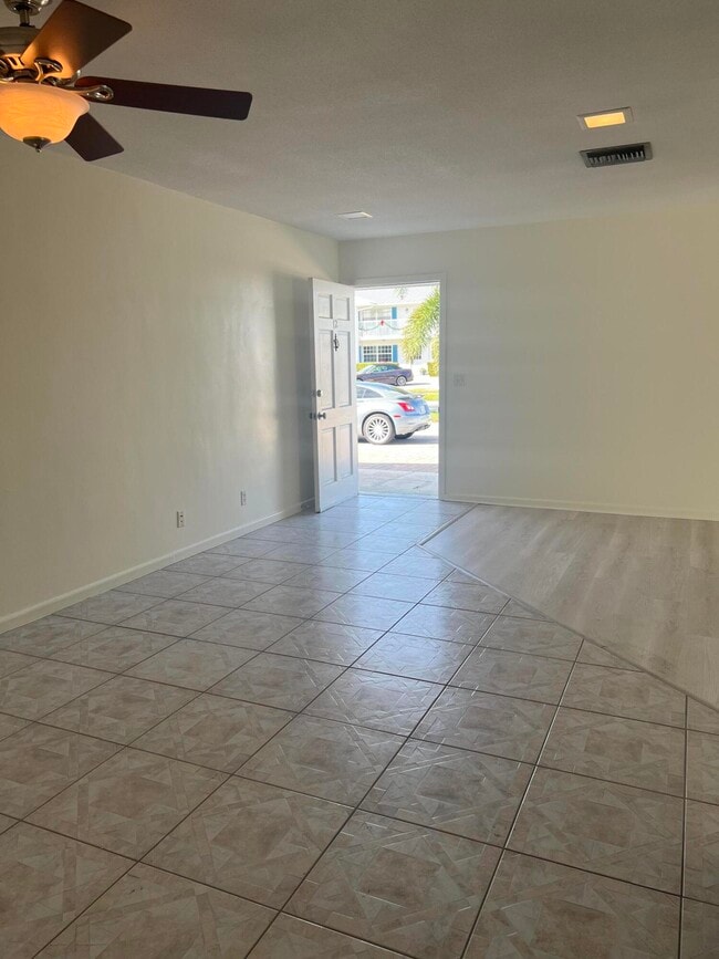 Building Photo - 136 Yacht Club Dr