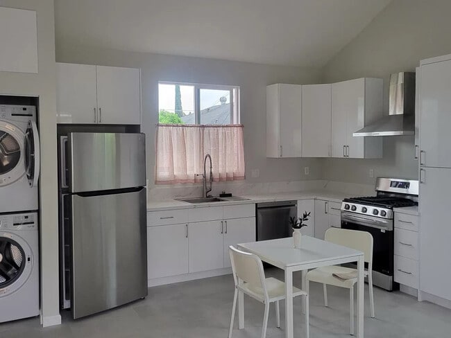 Building Photo - 7302 Lubao Ave