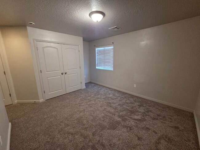 Building Photo - Spacious 4 Bedroom Home!