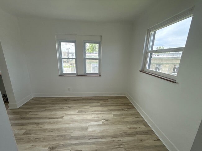 Building Photo - 7209 Brookcrest Dr