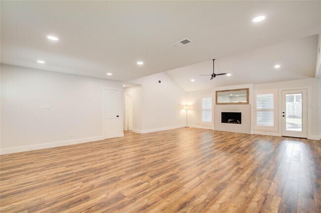 Building Photo - 5735 Grape St
