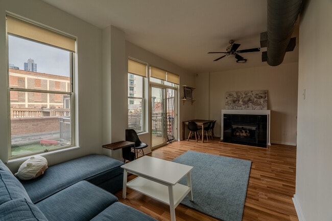 Building Photo - 1631 S Michigan Ave