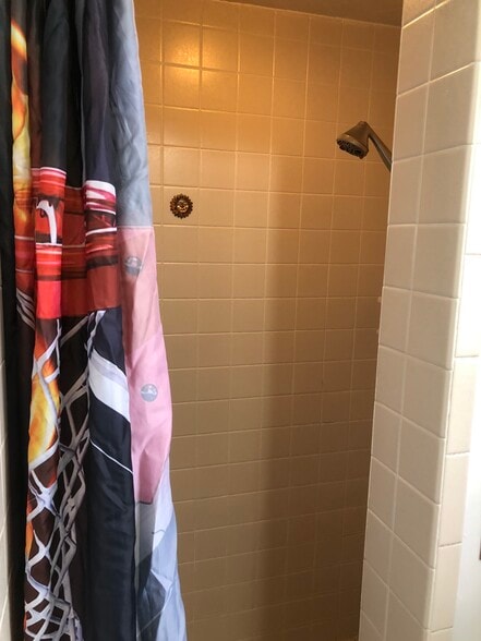 Building Photo - 207 S 16th Ave