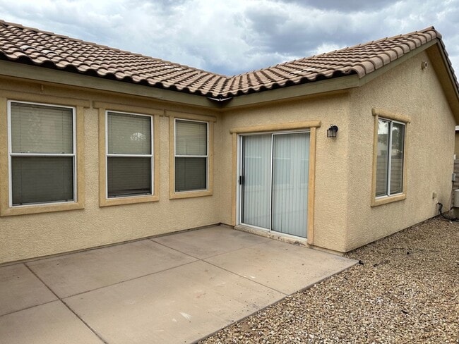 Building Photo - Single story town home with 3 bedrooms and 2 bath in Summerlin