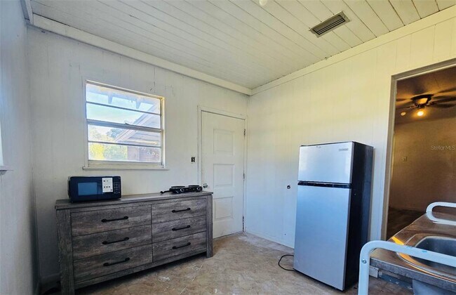 Building Photo - 8010 SE US Hwy 301