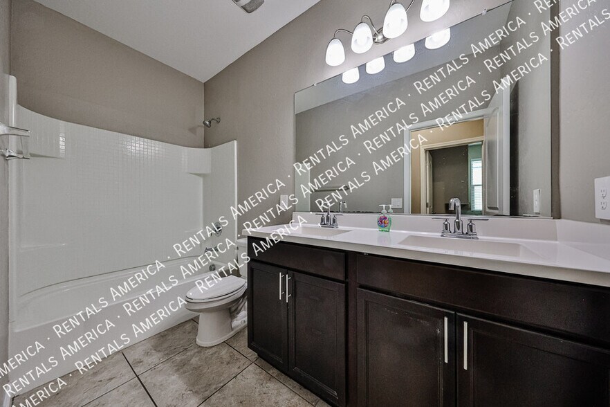 Building Photo - 30041 W Earll Dr