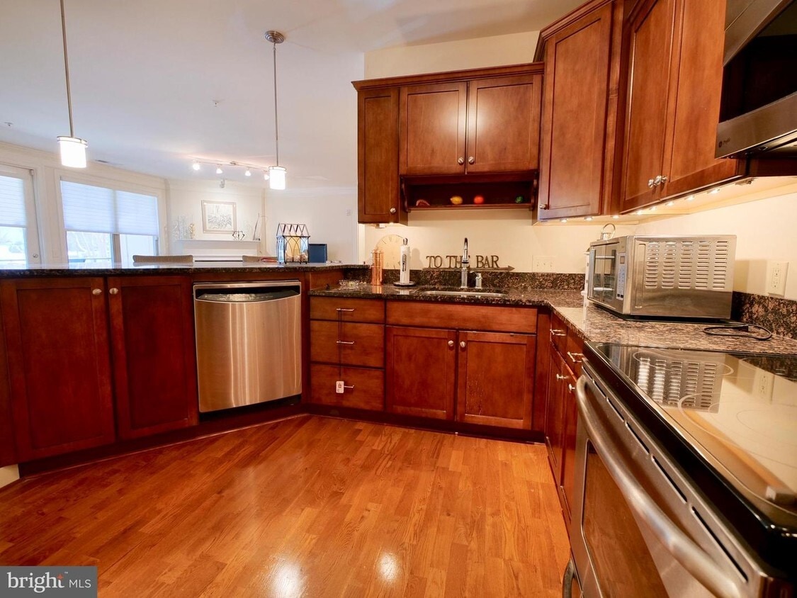 Building Photo - 213 Cornerstone Dr