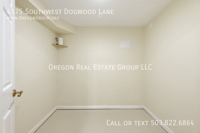 Building Photo - 4575 SW Dogwood Ln