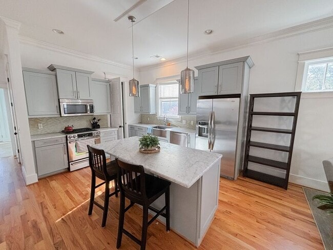 Building Photo - 1051 Phillips Park Dr