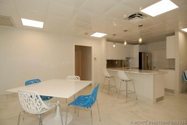 Building Photo - 3850 Galt Ocean Dr