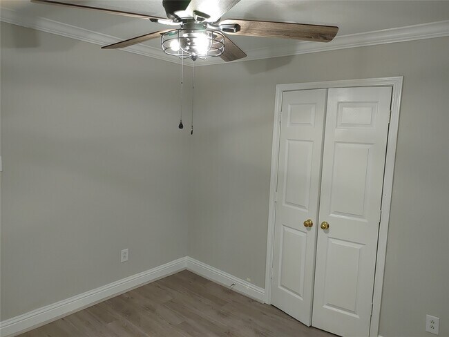 Building Photo - 6204 Culberson St