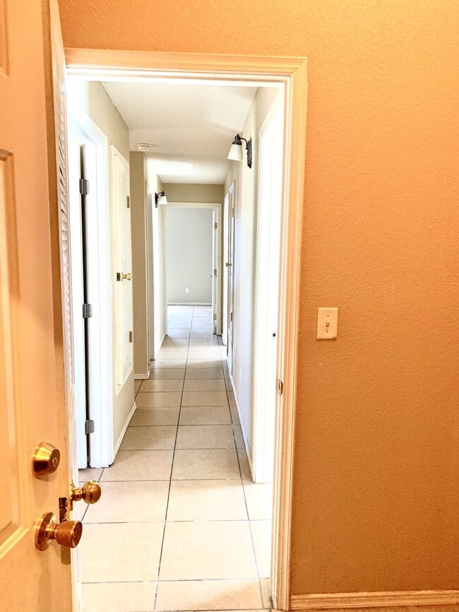 Building Photo - 7504 Howard St