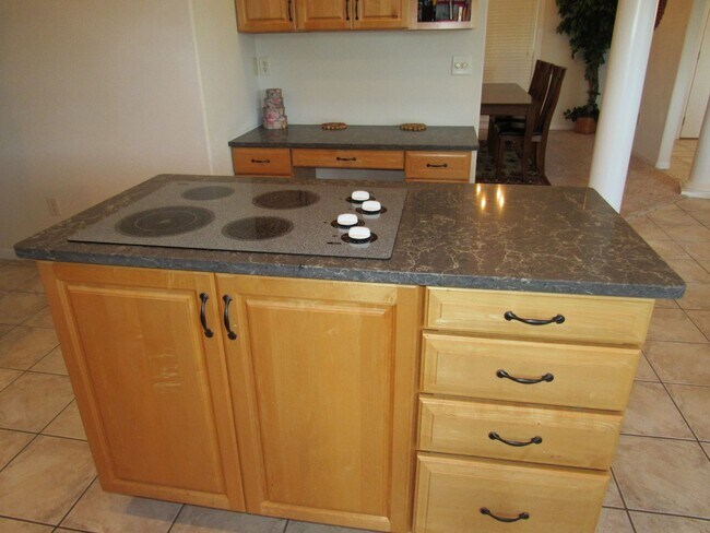 Building Photo - Osage Beach house for rent
