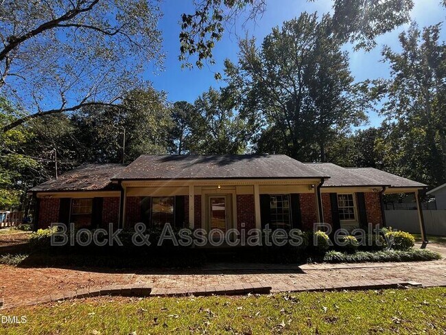 Primary Photo - 6404 Buffaloe Rd