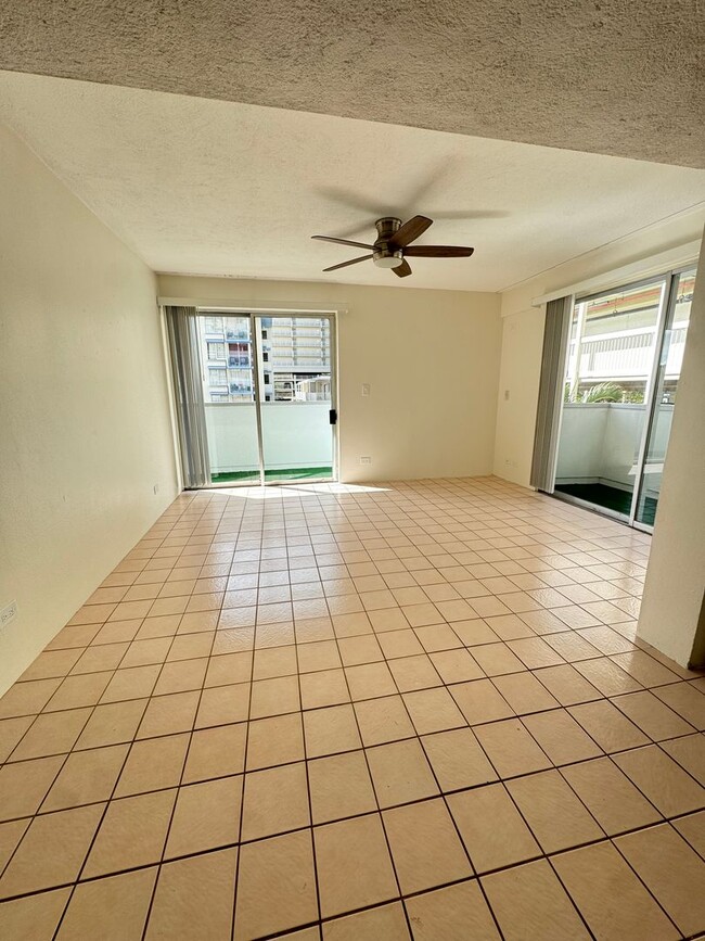 Building Photo - 2281 Ala Wai Blvd