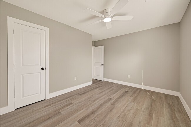 Building Photo - 3527 La Retama Dr