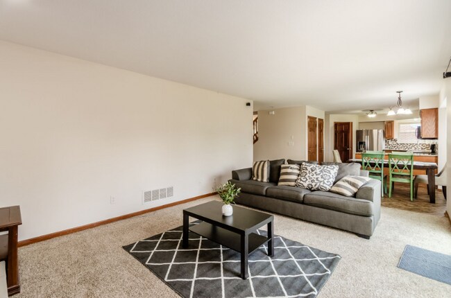 Building Photo - 8370 Payson Dr