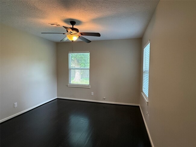 Building Photo - 1807 Firwood Dr