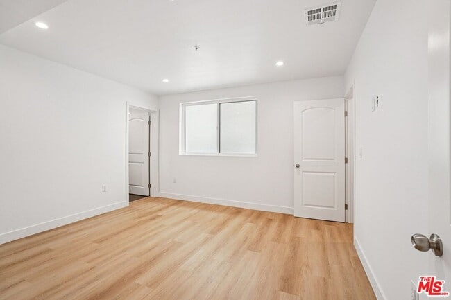 Building Photo - 312 N Coronado St