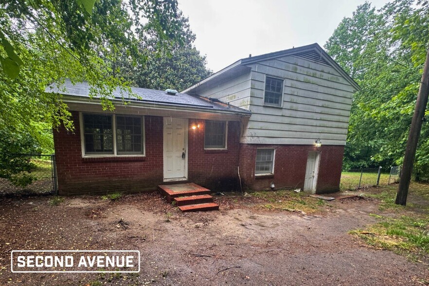 Primary Photo - 305 Cedarwood St