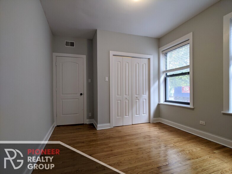 Building Photo - 4032 N Ashland Ave