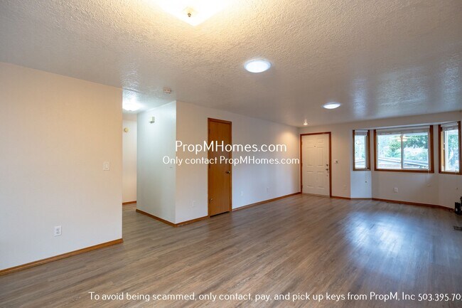 Building Photo - Bright Two Bedroom Home in Oak Grove!