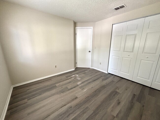 Building Photo - 4810 Sanoma Village