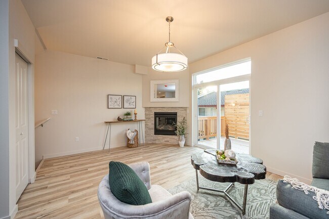 Building Photo - Move in Special! Carefree living in vibrant downtown Puyallup!