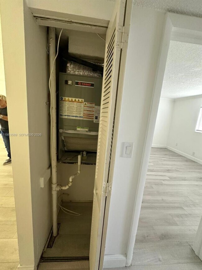 Building Photo - 2008 Jackson St