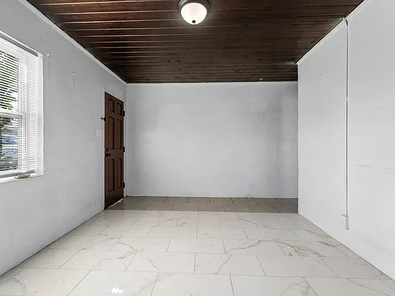 Building Photo - Move-In Special - Updated 2BR w/Washer/Dryer + $0 Deposit