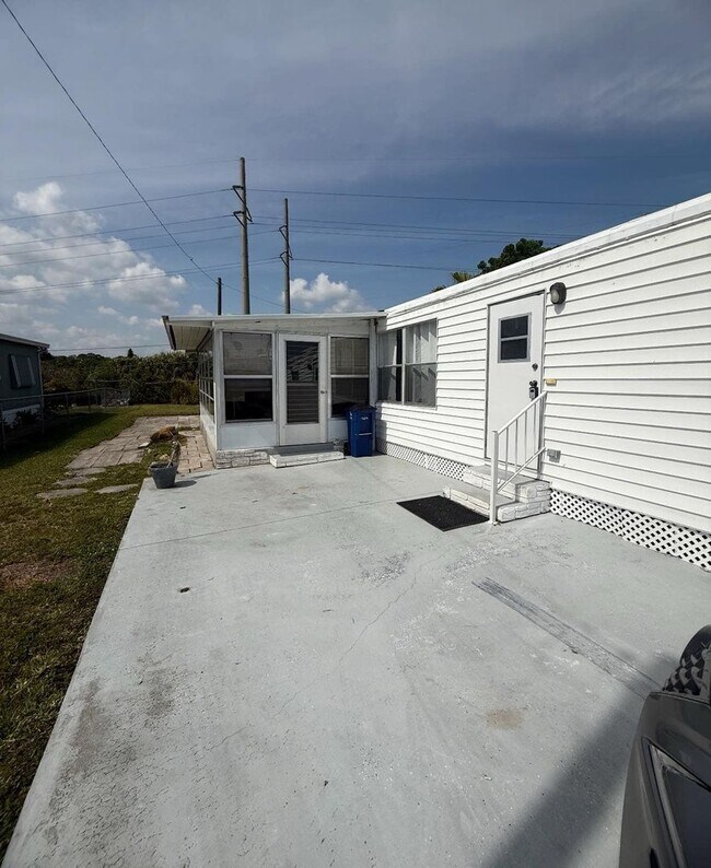 Building Photo - **FIRST MONTHS RENT FREE** 2 Bedroom Mobile home with Spacious yard!