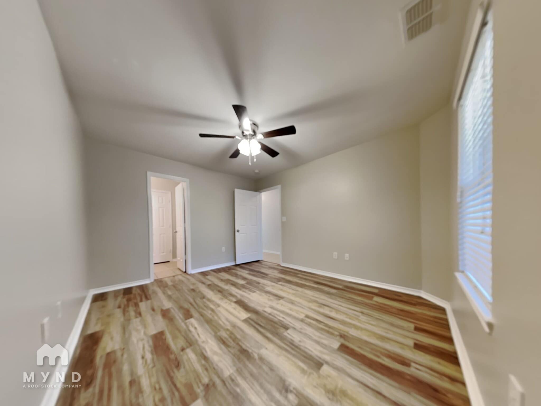 Building Photo - 311 N Chicago Ave