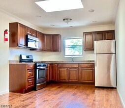 Building Photo - 571 Bloomfield Ave